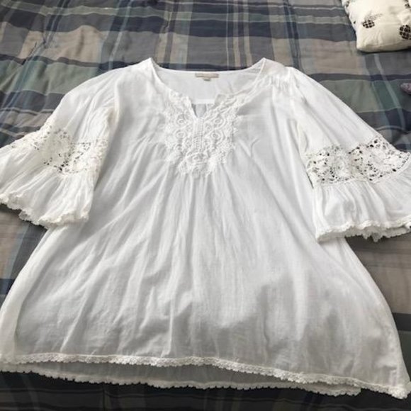 White long tunic with crochet inlays - Picture 1 of 6